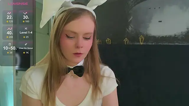 Sophie Peach  online show from April 10, 1:51 pm