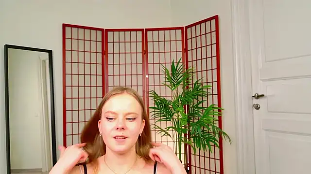 Sophie Peach  online show from March 7, 2:11 pm