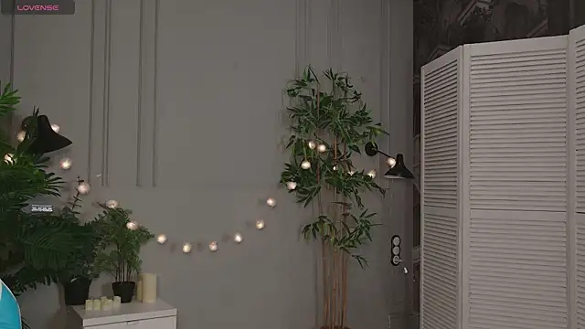 Sophie Peach  online show from March 21, 2:10 pm