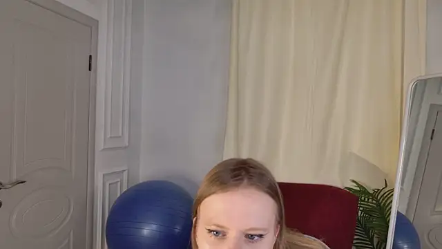 Sophie Peach  online show from March 31, 1:57 pm