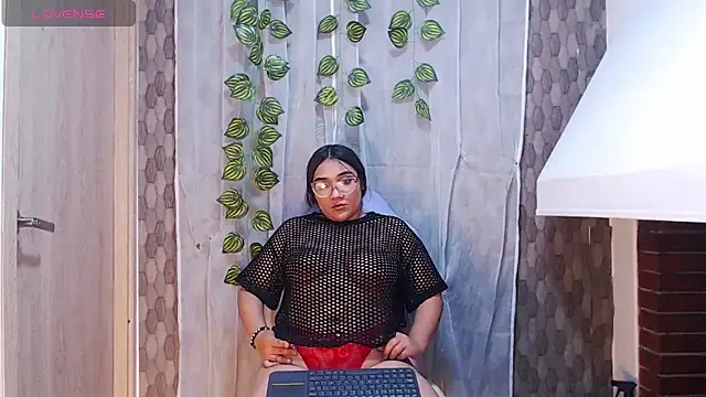 anyela donecm online show from March 31, 7:05 pm