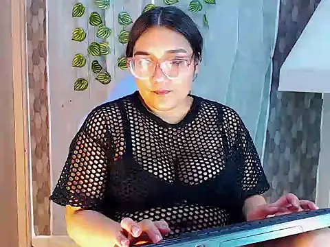 anyela donecm online show from May 5, 7:06 pm