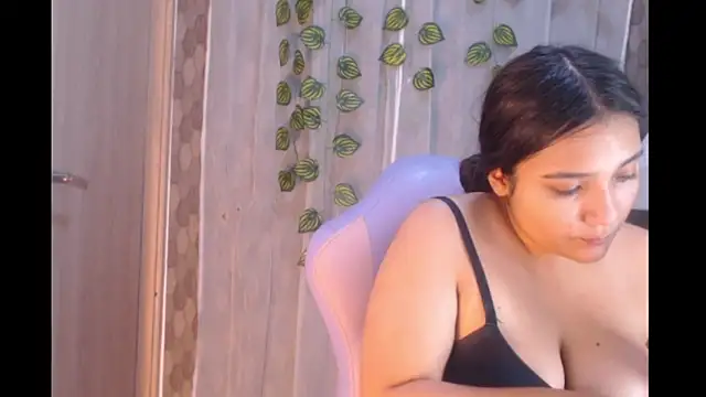 anyela donecm online show from May 7, 7:28 pm