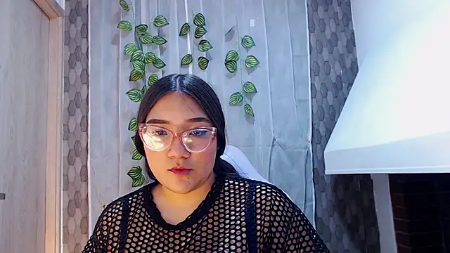 anyela donecm online show from April 8, 7:15 pm