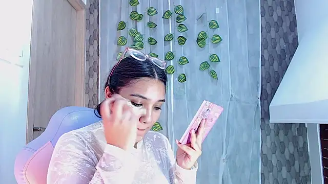 anyela donecm online show from May 4, 7:39 pm