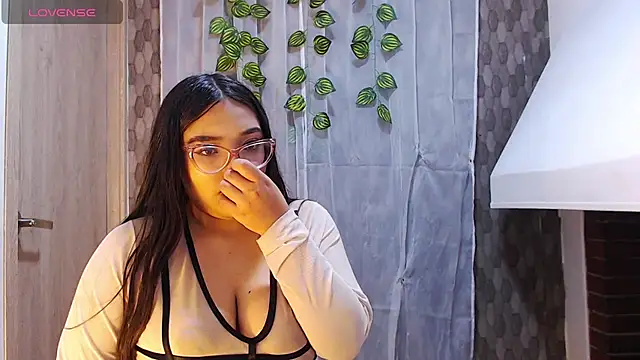 anyela donecm online show from April 9, 7:20 pm