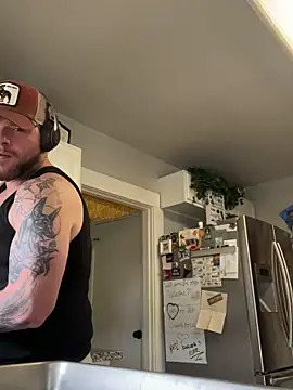 Snapshot of kingcali420 chatting on February 24, 7:37 pm kingcali420 online show from February 24, 7:37 pm