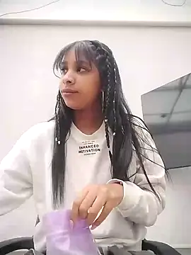 ShayMilleer online show from April 16, 10:23 pm