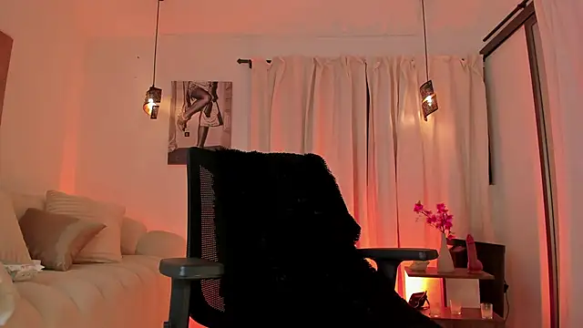 Snapshot of IsabellaLux_ chatting on June 14, 10:22 pm IsabellaLux online show from June 14, 10:22 pm