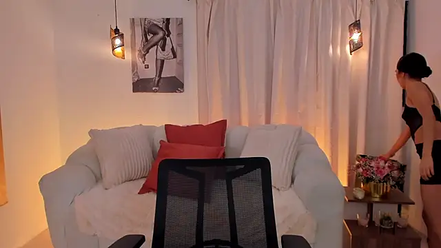 IsabellaLux  online show from April 12, 3:26 pm