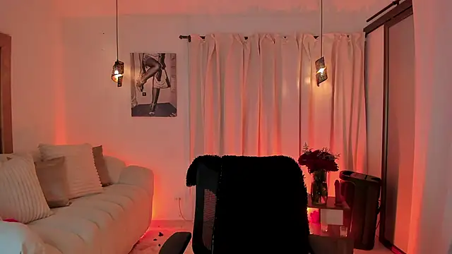 Snapshot of IsabellaLux_ chatting on June 9, 2:51 pm IsabellaLux online show from June 9, 2:51 pm