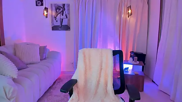Snapshot of IsabellaLux_ chatting on June 28, 8:26 pm IsabellaLux online show from June 28, 8:26 pm