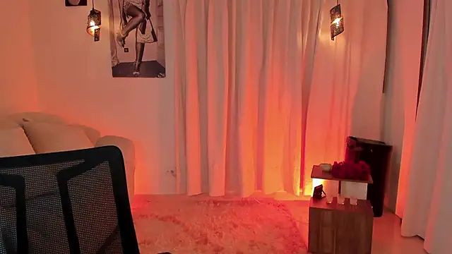Snapshot of IsabellaLux_ chatting on June 18, 5:29 pm IsabellaLux online show from June 18, 5:29 pm