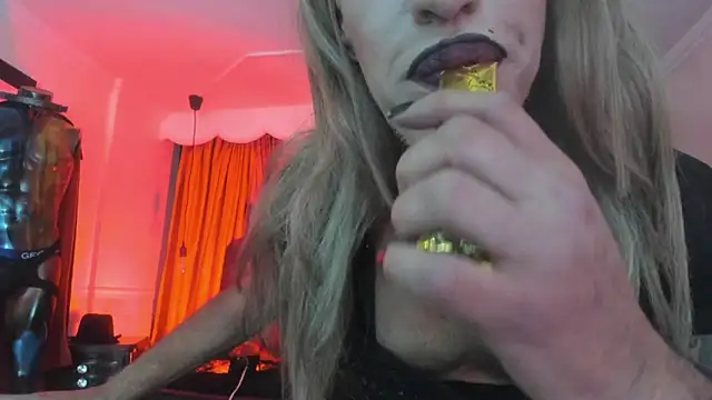 Snapshot of Lilith_madame_satan chatting on July 1, 1:06 am Lilith madame satan online show from July 1, 1:06 am