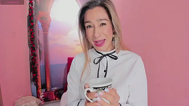 Snapshot of Madam_Dalila chatting on June 19, 12:33 pm Madam Dalila online show from June 19, 12:33 pm