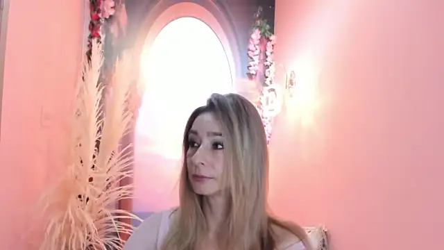 Madam Dalila online show from March 18, 8:50 am