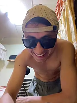 Snapshot of Gonzalogz chatting on April 4, 1:23 am Gonzalogz online show from April 4, 1:23 am