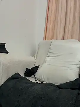 paula p07 online show from April 9, 10:10 am