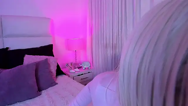 ZafiroMartini  online show from April 6, 10:55 pm