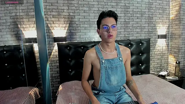 Snapshot of Lian_Prince chatting on March 3, 7:54 pm Lian Prince online show from March 3, 7:54 pm