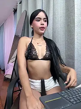 Snapshot of kitty_rousse01 chatting on June 4, 12:10 pm kitty rousse01 online show from June 4, 12:10 pm