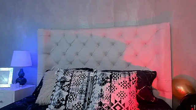 Ivi jones  online show from March 23, 7:03 pm