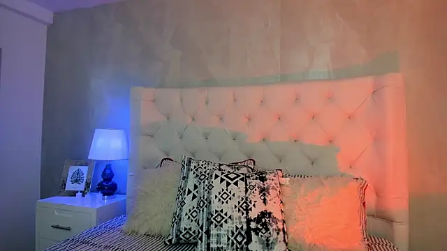 Ivi jones  online show from March 31, 7:16 pm