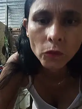 Snapshot of yuliitza4 chatting on June 8, 10:32 pm yuliitza4 online show from June 8, 10:32 pm