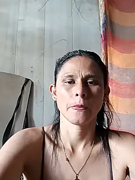 Snapshot of yuliitza4 chatting on June 1, 9:36 pm yuliitza4 online show from June 1, 9:36 pm