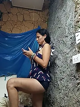 Snapshot of yuliitza4 chatting on May 18, 10:25 pm yuliitza4 online show from May 18, 10:25 pm