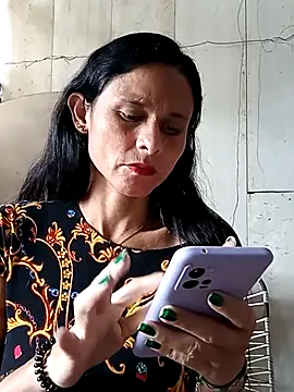 Snapshot of yuliitza4 chatting on April 25, 2:47 pm yuliitza4 online show from April 25, 2:47 pm