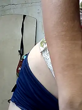 yuliitza4 online show from April 12, 2:20 pm