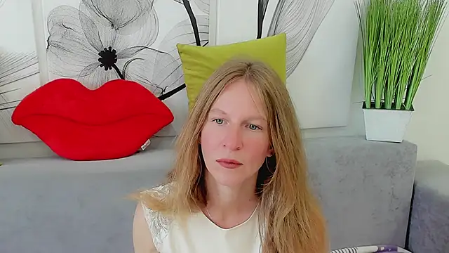 Snapshot of Mira_XOo chatting on June 19, 2:01 pm Mira XOo online show from June 19, 2:01 pm