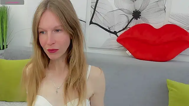 Snapshot of Mira_XOo chatting on May 1, 2:11 pm Mira XOo online show from May 1, 2:11 pm