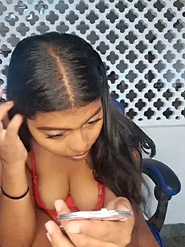 Coraline em online show from March 17, 6:44 pm