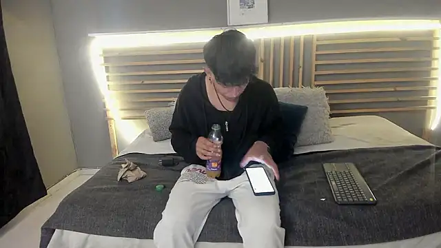 clark ken01 online show from March 5, 9:11 pm