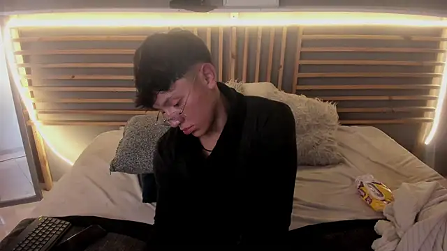 clark ken01 online show from March 10, 8:46 pm