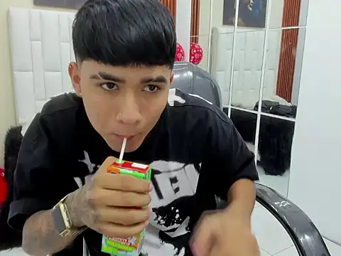 Thiago collinss online show from March 1, 10:32 pm