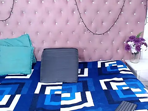 Snapshot of TiffannyValentine chatting on March 1, 2:06 pm TiffannyValentine online show from March 1, 2:06 pm