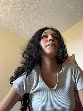 Snapshot of Sophiemoo_ chatting on July 18, 4:26 pm Sophiemoo online show from July 18, 4:26 pm