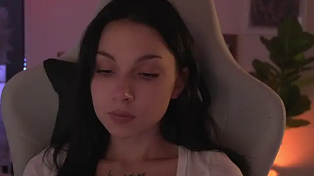 Akaruiiii online show from April 7, 3:36 pm