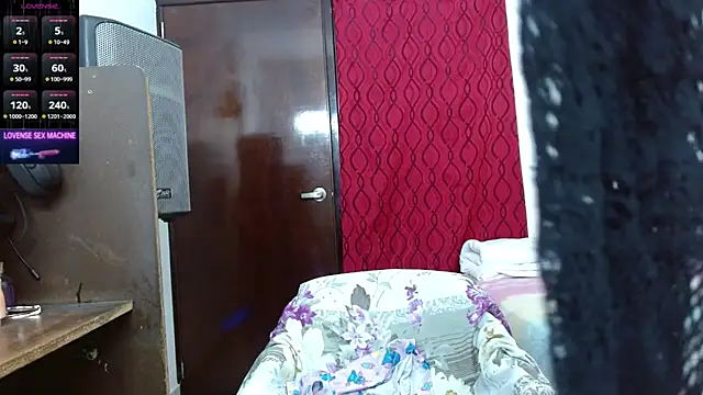 Snapshot of scarlet_johannson19 chatting on June 25, 3:04 am scarlet johannson19 online show from June 25, 3:04 am