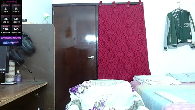 Snapshot of scarlet_johannson19 chatting on June 19, 3:01 am scarlet johannson19 online show from June 19, 3:01 am