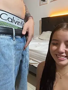 sarah and taylor online show from April 10, 6:04 pm