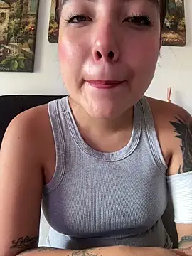 sarah and taylor online show from March 20, 5:47 pm