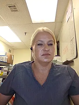 Snapshot of LadyB07 chatting on June 3, 6:12 pm LadyB07 online show from June 3, 6:12 pm