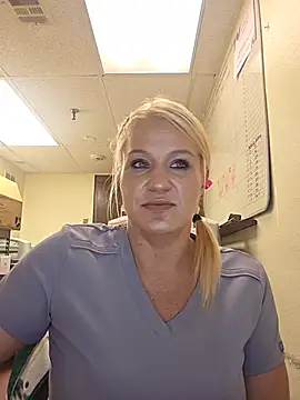 Snapshot of LadyB07 chatting on June 9, 3:57 pm LadyB07 online show from June 9, 3:57 pm