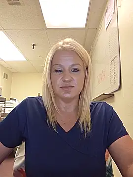 Snapshot of LadyB07 chatting on June 4, 2:44 pm LadyB07 online show from June 4, 2:44 pm