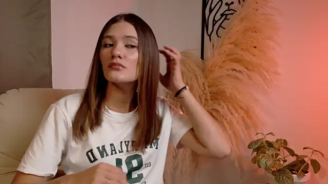 Mia Benett  online show from March 10, 1:15 pm