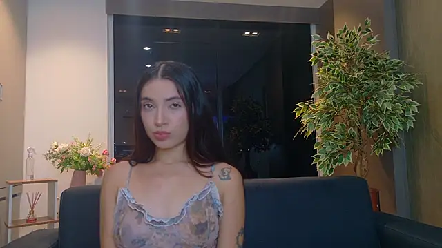 ValentinaaMilan online show from April 11, 5:15 am